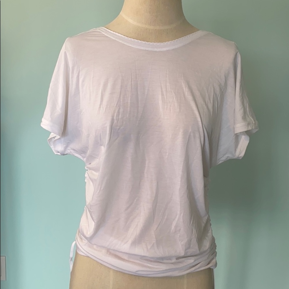 Lululemon cinched sides white tee shirt